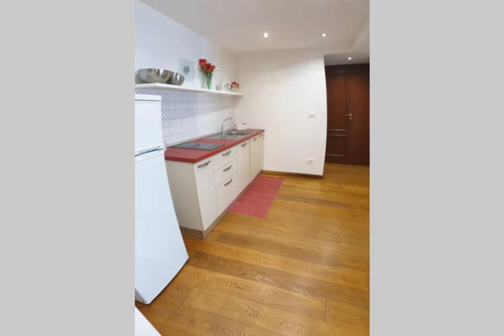 Dimora Maqueda Apartment Palermo Bagian luar foto